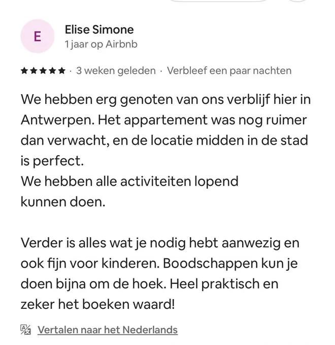 Five-star Airbnb review by Elise Simone, in Dutch: more spacious than expected, a perfect central location in Antwerp, good for children