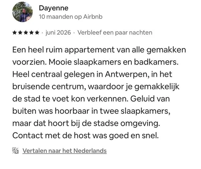 Five-star Airbnb review by Dayenne, June 2026, in Dutch: spacious, central Antwerp, outside noise audible in two bedrooms, good and fast contact with the host