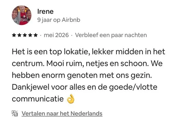 Five-star Airbnb review by Irene, May 2026, in Dutch: central, spacious, tidy and clean, a family stay, quick communication